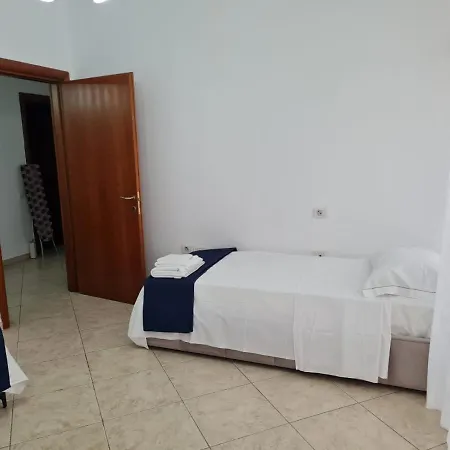 Con Due Da Letto Apartment *